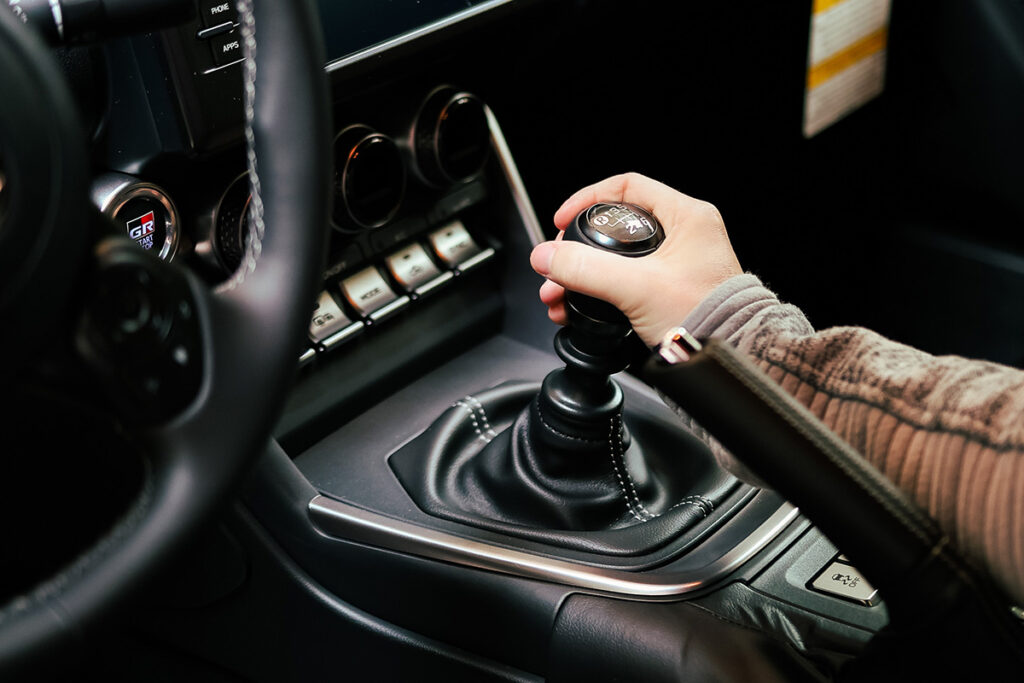 hand holding a manual transmission shifter